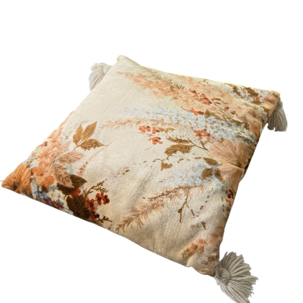 Vintage 1978 Warner Fabric Corp Floral Velvet Tassel Throw Pillows Set of 4 - Picture 8 of 13